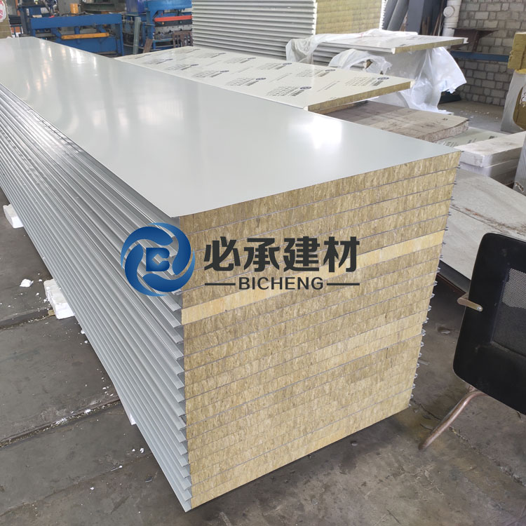 彩鋼夾芯板與巖棉彩鋼板在綠色建筑中的應用有何不同？